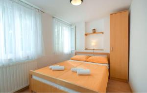 Amazing Apartment In Cizici With Wifi