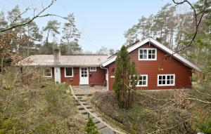 5 Bedroom Nice Home In Hadsund