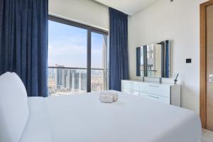 STAY BY LATINEM Luxury 1BR Holiday Home W 3516 Near Burj Khalifa
