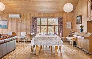 5 Bedroom Nice Home In Hadsund