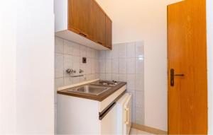 Stunning Apartment In Seline With Wifi