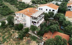 Beautiful Apartment In Mandre With Wifi