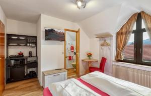 Gorgeous Apartment In Bischofsheim