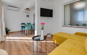 Amazing Apartment In Baric Draga 