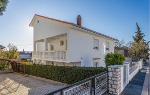 2 Bedroom Awesome Apartment In Selce