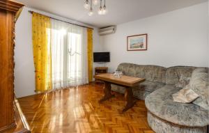 2 Bedroom Awesome Apartment In Selce 