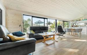 Stunning Home In Dronningmølle