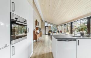 Stunning Home In Dronningmølle
