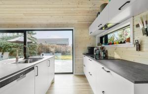Stunning Home In Dronningmølle