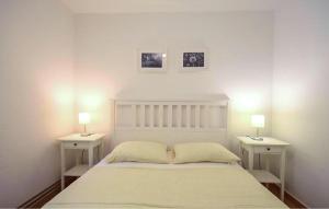 Beautiful Apartment In Cizici With Wifi