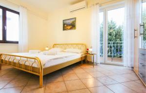 1 Bedroom Nice Apartment In Jezera