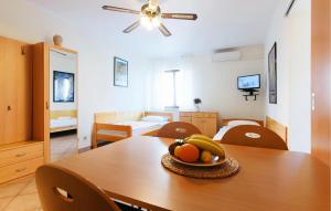 1 Bedroom Nice Apartment In Jezera