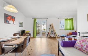 Awesome Apartment In Zaton With Wifi