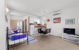 Awesome Apartment In Zaton With Wifi 