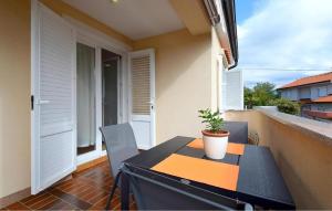 1 Bedroom Amazing Apartment In Cizici 