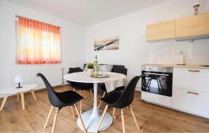 1 Bedroom Amazing Apartment In Cizici 