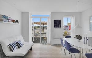 2 Bedroom Awesome Home In Glesborg