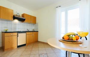 Amazing Apartment In Jezera With Wifi