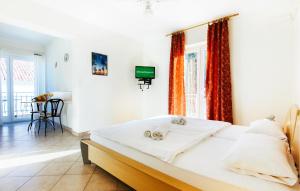 Amazing Apartment In Jezera With Wifi