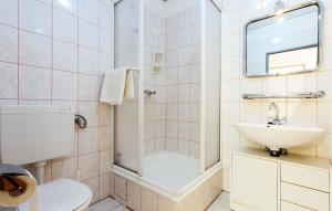 Amazing Apartment In Jezera With Wifi