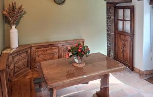 Maisons de vacances 2 Bedroom Stunning Home In Caden : photos des chambres