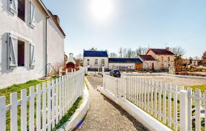 Maisons de vacances 2 Bedroom Cozy Home In Oradour-Fanais : photos des chambres