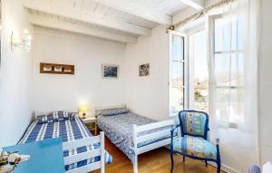 Maisons de vacances 2 Bedroom Cozy Home In Oradour-Fanais : photos des chambres