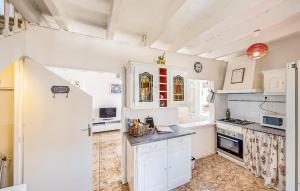 Maisons de vacances 2 Bedroom Cozy Home In Oradour-Fanais : photos des chambres