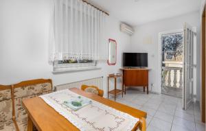Cozy Apartment In Selce With Wifi 
