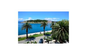 Amazing Apartment In Makarska
