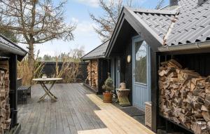 3 Bedroom Nice Home In Fårevejle