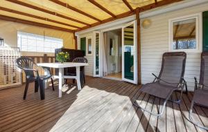 Mobilhome With Shared Pool