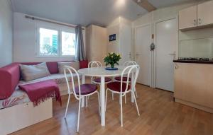 Mobilhome With Shared Pool