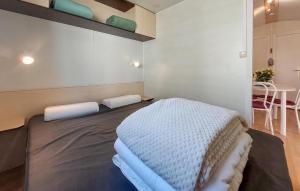 Mobilhome With Shared Pool