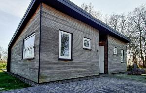 Amazing Home In Den Oever With Wifi