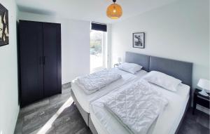 Amazing Home In Den Oever With Wifi