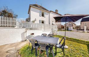 2 Bedroom Cozy Home In Oradour-Fanais