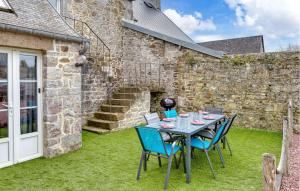 Lovely Home In Hauteville-Sur-Mer