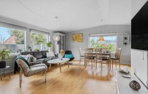 Beautiful Home In Viby Sjælland