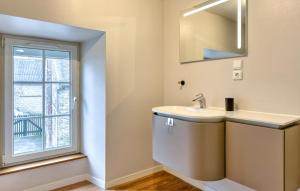 Maisons de vacances Lovely Home In Hauteville-Sur-Mer : photos des chambres