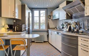 Maisons de vacances 3 Bedroom Awesome Home In Vernon : photos des chambres