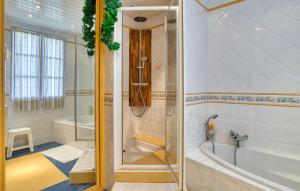 Maisons de vacances 3 Bedroom Awesome Home In Vernon : photos des chambres