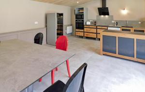 Maisons de vacances Awesome Home In La Chapelle-Aubareil : photos des chambres