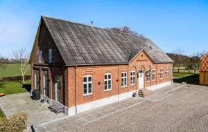 Nice Home In Sønder Stenderup With Wifi - Taulov