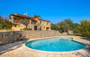 Stunning Home In Tourrettes With Wifi - La Bastide