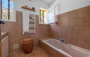 Maisons de vacances Stunning Home In Tourrettes With Wifi : photos des chambres