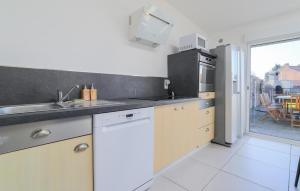 4 Bedroom Awesome Home In Petite-Synthe