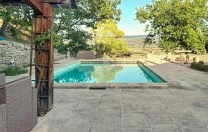 Awesome Home In Goult With Wifi