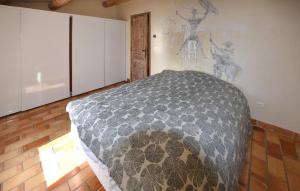 Awesome Home In Goult With Wifi
