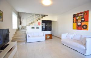 3 Bedroom Gorgeous Home In Lavinio